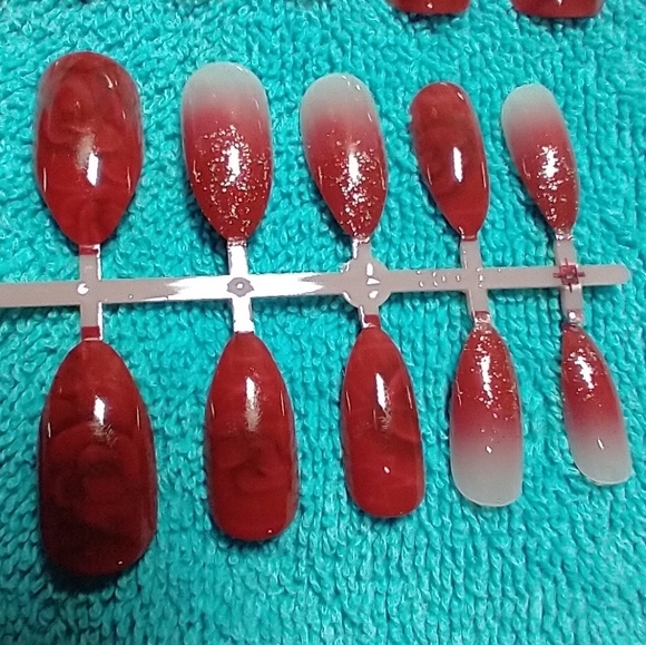Elegant Red Rose Press-On Nails glitter nude - Picture 3 of 4
